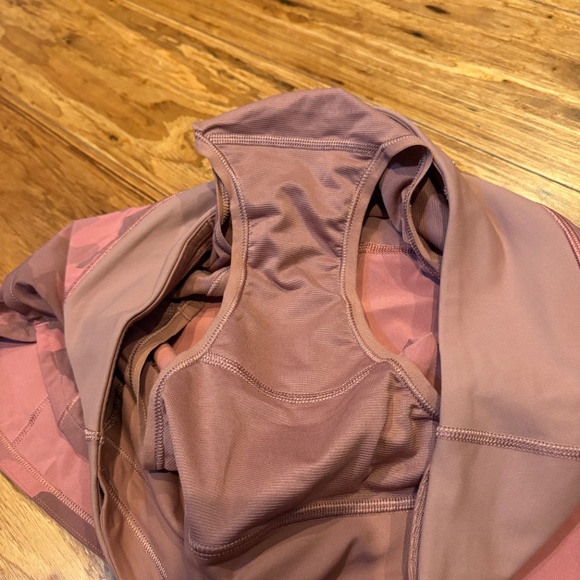 lululemon speed up shorts size 4 reddish pink camo pattern like new never worn - Picture 3 of 7